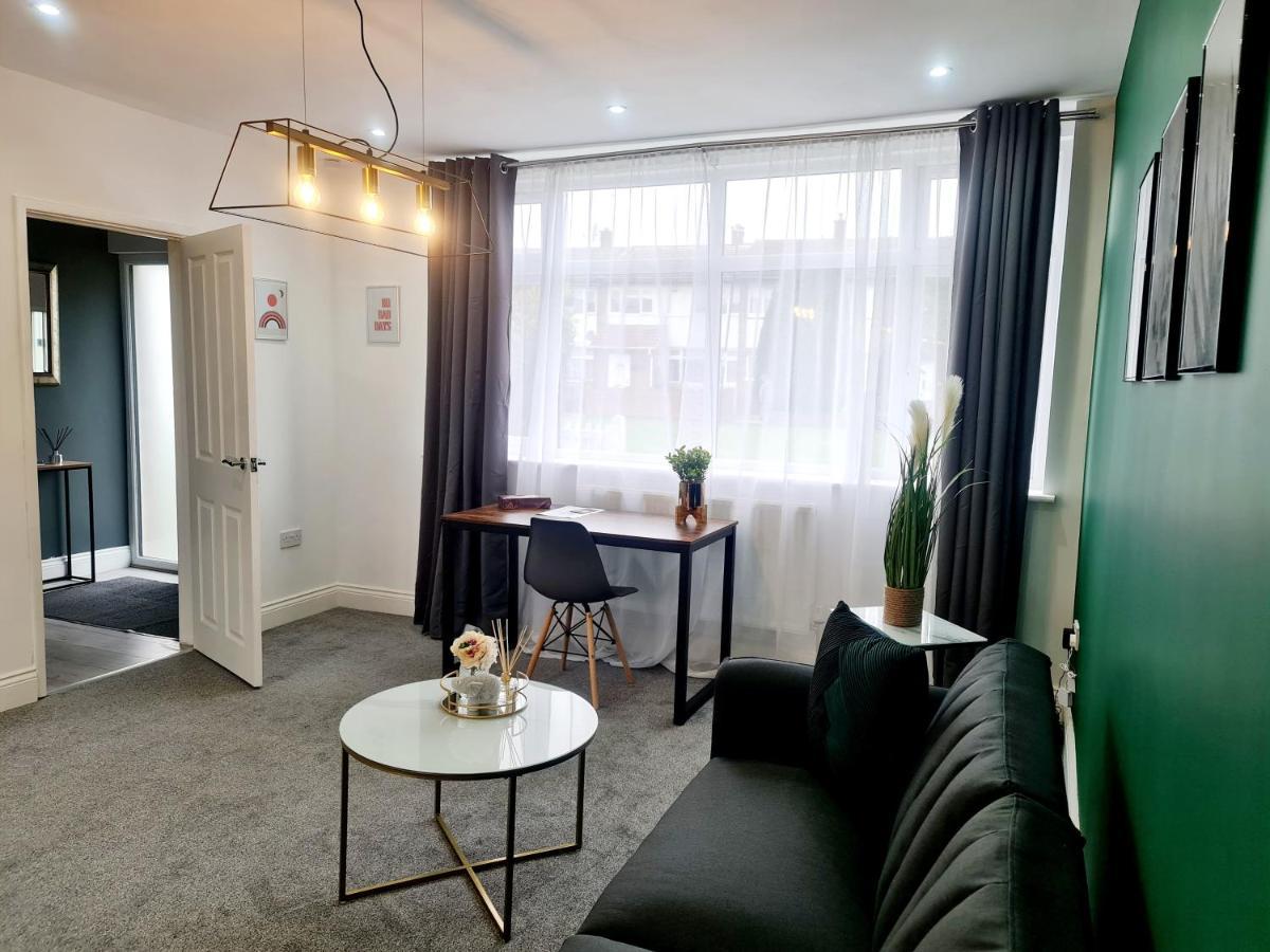 Contractor Accommodation Near Heathrow, Windsor Minutes From M4 Slough Exteriör bild